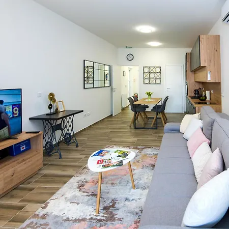 Complex Nine Apartment Osijek Exterior photo